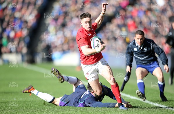 090319 - Scotland v Wales - Guinness 6 Nations - Josh Adams of Wales beats Blair Kinghorn of Scotland to score a try