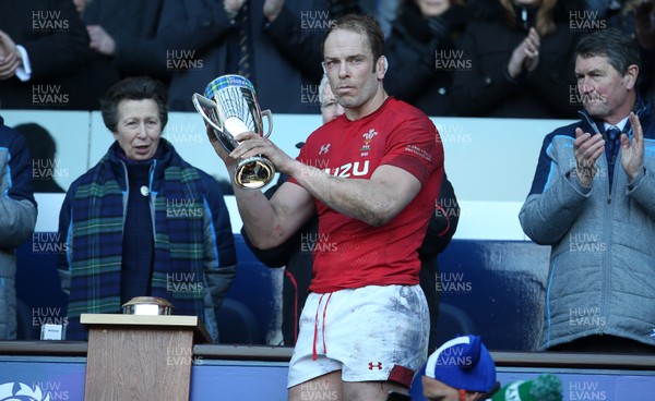 090319 - Scotland v Wales - Guinness 6 Nations - Alun Wyn Jones of Wales lifts Doddle Weir Cup