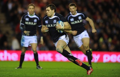 12.02.11 - Scotland v Wales - RBS Six Nations 2011 - Sean Lamont of Scotland goes on the attack as Dan Parks and Nikki Walker look on. 