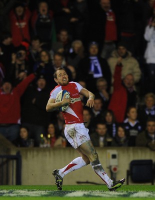 12.02.11 - Scotland v Wales - RBS Six Nations 2011 - Shane Williams of Wales runs in for his second try. 