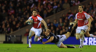 12.02.11 - Scotland v Wales - RBS Six Nations 2011 - Shane Williams of Wales gets past Nick De Luca of Scotland. 