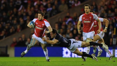 12.02.11 - Scotland v Wales - RBS Six Nations 2011 - Shane Williams of Wales gets past Nick De Luca of Scotland. 