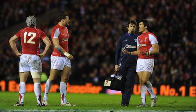 12.02.11 - Scotland v Wales - RBS Six Nations 2011 - James Hook of Wales talks to Jamie Roberts and Jonathan Davies as physio, Mark Davies looks on. 
