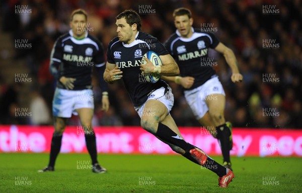12.02.11 - Scotland v Wales - RBS Six Nations 2011 - Sean Lamont of Scotland goes on the attack as Dan Parks and Nikki Walker look on. 