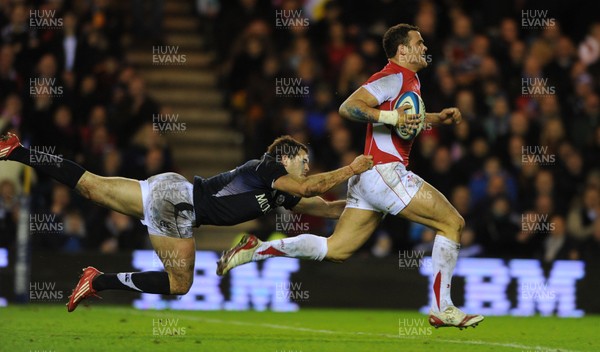 12.02.11 - Scotland v Wales - RBS Six Nations 2011 - Jamie Roberts of Wales gets past Sean Lamont of Scotland. 