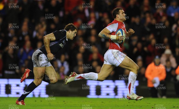 12.02.11 - Scotland v Wales - RBS Six Nations 2011 - Jamie Roberts of Wales gets past Sean Lamont of Scotland. 