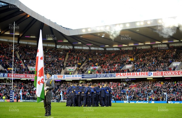 12.02.11 - Scotland v Wales - RBS Six Nations 2011 - Wales players come together for a huddle before kick off. 