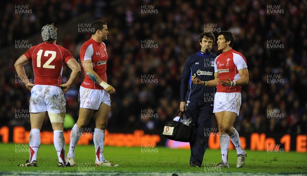 12.02.11 - Scotland v Wales - RBS Six Nations 2011 - James Hook of Wales talks to Jamie Roberts and Jonathan Davies as physio, Mark Davies looks on. 