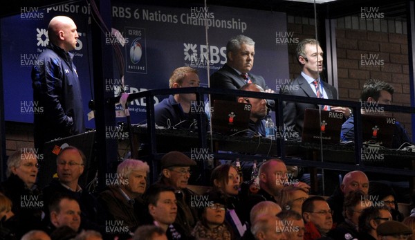 12.02.11 - Scotland v Wales - RBS Six Nations 2011 - Wales head coach Warren Gatland looks on with assistants Shaun Edwards(L) and Rob Howley. 