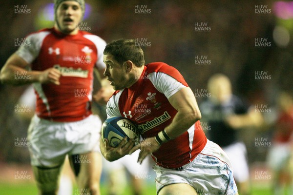 12.02.11 - Scotland v Wales... Wales  Shane Williams scores his second try .. 