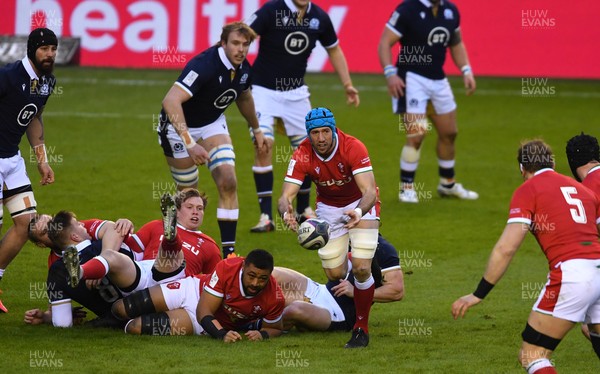 130221 - Scotland v Wales - Guinness Six Nations - Justin Tipuric of Wales gets the ball away