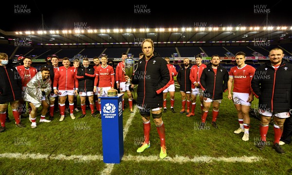 130221 - Scotland v Wales - Guinness Six Nations - Alun Wyn Jones of Wales lifts the Doddie Weir Cup at the end of the game