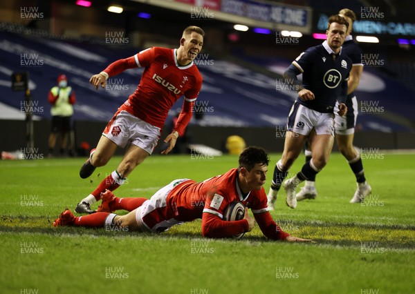 130221 - Scotland v Wales - Guinness 6 Nations - Louis Rees-Zammit of Wales runs in to score a try