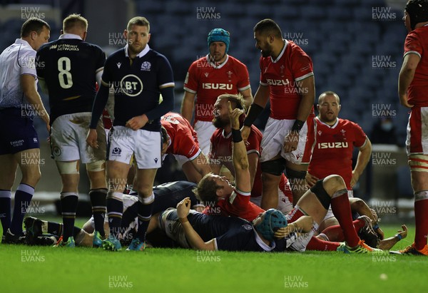 130221 - Scotland v Wales - Guinness 6 Nations - Alun Wyn Jones of Wales points his finger in the air as Wyn Jones scores a try