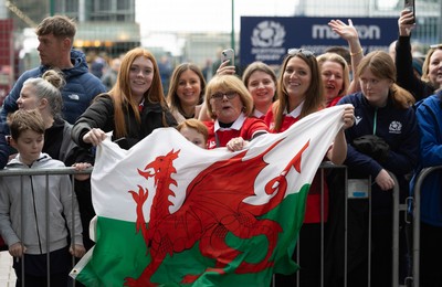 220325  Scotland v Wales, Guinness Women’s Six Nations 2025 - Wales fans wait for the team to arrive at the stadium