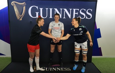 220325  Scotland v Wales, Guinness Women’s Six Nations 2025 - Wales Captain Hannah Jones and Scotland Captain Rachel Malcolm at the coin toss