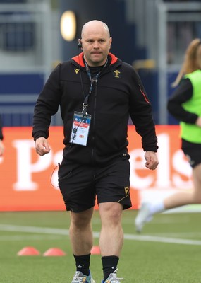 220325  Scotland v Wales, Guinness Women’s Six Nations 2025 - Wales Women head coach Sean Lynn during warm up