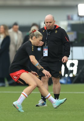 220325  Scotland v Wales, Guinness Women’s Six Nations 2025 - Wales Women head coach Sean Lynn during warm up