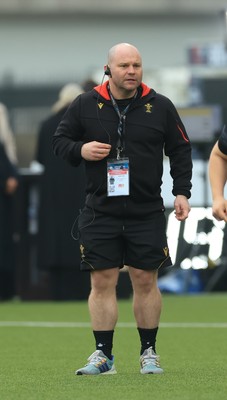 220325  Scotland v Wales, Guinness Women’s Six Nations 2025 - Wales Women head coach Sean Lynn during warm up