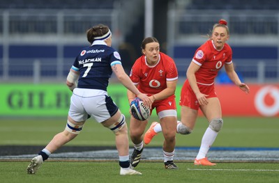 220325  Scotland v Wales, Guinness Women’s Six Nations 2025 - Lleucu George of Wales takes on Rachel McLachlan of Scotland