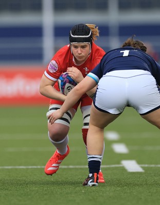 220325  Scotland v Wales, Guinness Women’s Six Nations 2025 - Bethan Lewis of Wales takes on Anne Young of Scotland