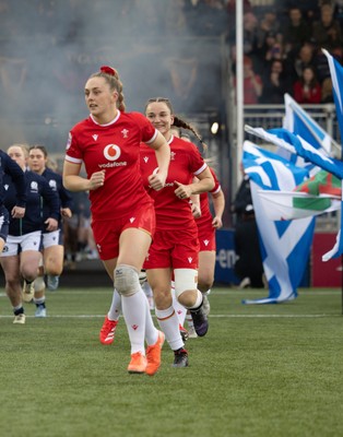 220325  Scotland v Wales, Guinness Women’s Six Nations 2025 - Wales Captain Hannah Jones leads the team out at the start of the match