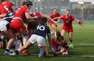 220325  Scotland v Wales, Guinness Women’s Six Nations 2025 - Abbie Fleming of Wales powers over to score try