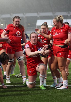 220325  Scotland v Wales, Guinness Women’s Six Nations 2025 - Abbie Fleming of Wales powers over to score try