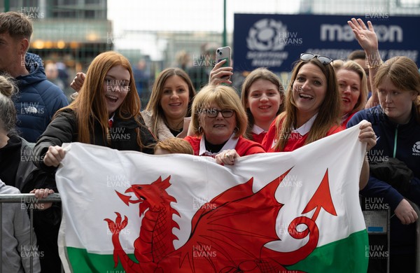 220325  Scotland v Wales, Guinness Women’s Six Nations 2025 - Wales fans wait for the team to arrive at the stadium