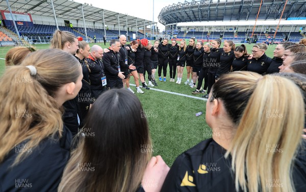 220325  Scotland v Wales, Guinness Women’s Six Nations 2025 - The Wales team huddle up as they arrive at the stadium