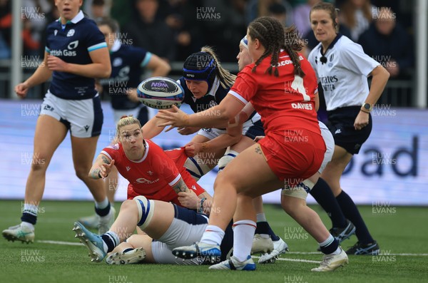 220325  Scotland v Wales, Guinness Women’s Six Nations 2025 - Keira Bevan of Wales looks to offload