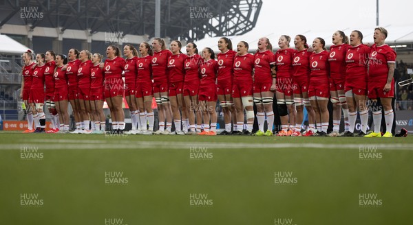 220325  Scotland v Wales, Guinness Women’s Six Nations 2025 - The Wales team line up for the anthems