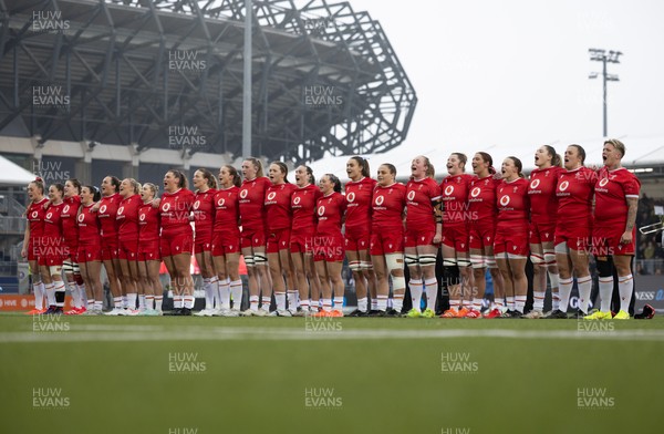 220325  Scotland v Wales, Guinness Women’s Six Nations 2025 - The Wales team line up for the anthems