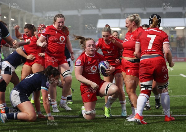 220325  Scotland v Wales, Guinness Women’s Six Nations 2025 - Abbie Fleming of Wales powers over to score try