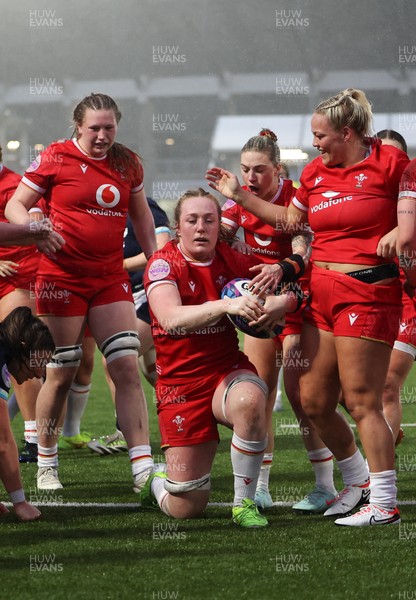 220325  Scotland v Wales, Guinness Women’s Six Nations 2025 - Abbie Fleming of Wales powers over to score try