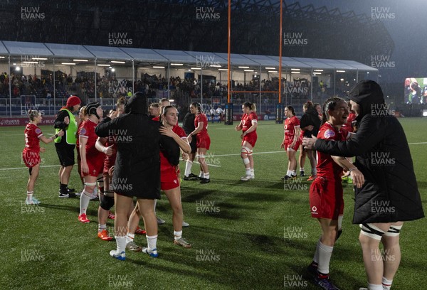 220325  Scotland v Wales, Guinness Women’s Six Nations 2025 - Wales players at the end of the match