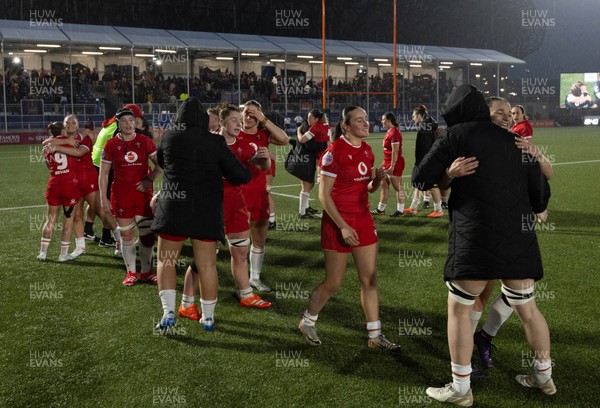 220325  Scotland v Wales, Guinness Women’s Six Nations 2025 - Wales players at the end of the match