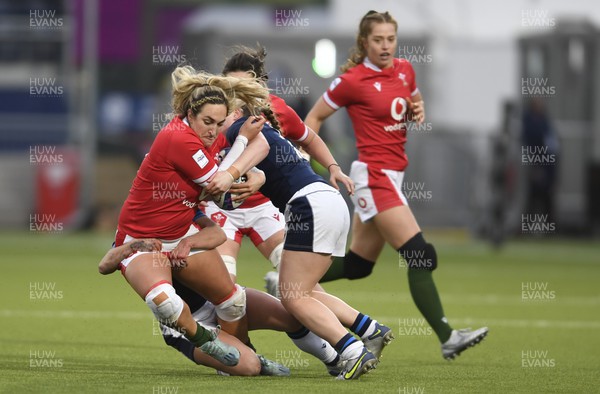 010423 - Scotland v Wales - TikTok Women's Six Nations - Courtney Keight of Wales and Coreen Grant of Scotland