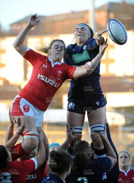 171119 - Scotland Women v Wales Women -  Emma Wassell of Scotland and Natalia John compete for the ball at a line out
