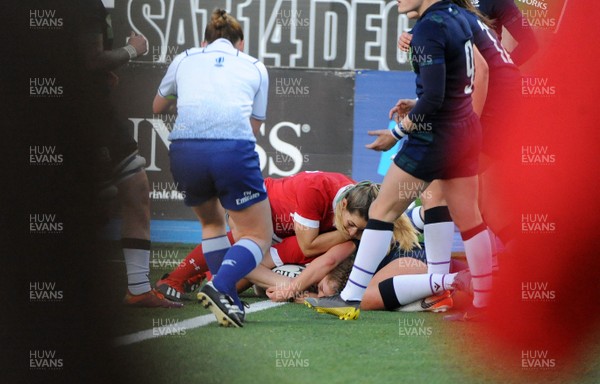 171119 - Scotland Women v Wales Women -  Lisa Neuman of Wales scores a first half try