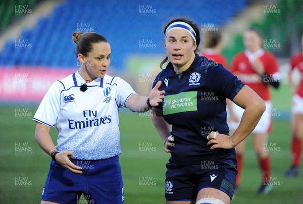 171119 - Scotland Women v Wales Women -  Referee Nikki O'Donnell speaks to Scotland captain Rachel Malcolm 