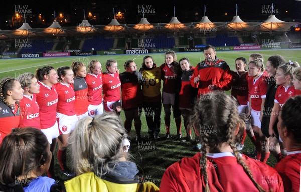 171119 - Scotland Women v Wales Women -  Wales Women gather into a huddle at the end of the match 