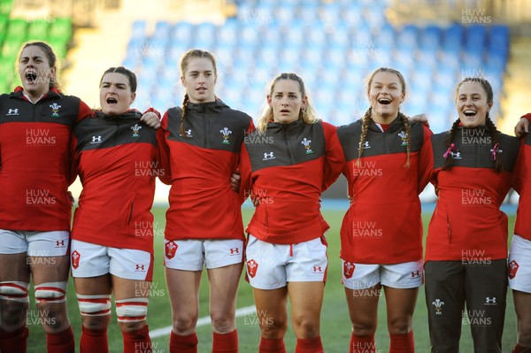 171119 - Scotland Women v Wales Women -  Wales Women line up for the national anthem