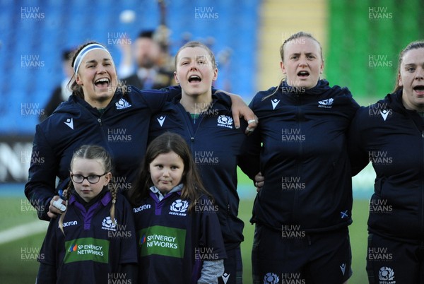 171119 - Scotland Women v Wales Women -  Rachel Malcolm and Megan Kennedy line up for the national anthem