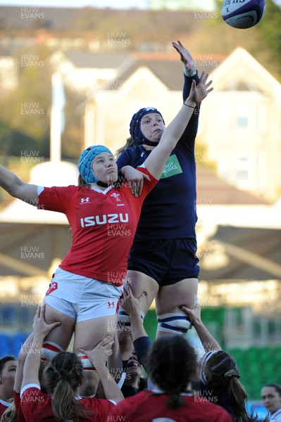 171119 - Scotland Women v Wales Women -  Sarah Bonar of Scotland and Gwen Crabb of Wales at a line out