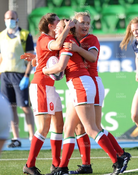 240421 - Scotland Women v Wales Women - Women's Six Nations - Caitlin Lewis of Wales celebrates after diving in at the corner for a late try in the second half