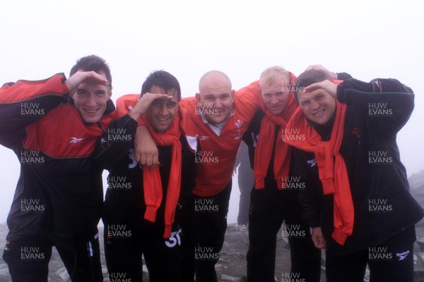 06.09.99  Welsh rugby team at Snowdon...Welsh edition.