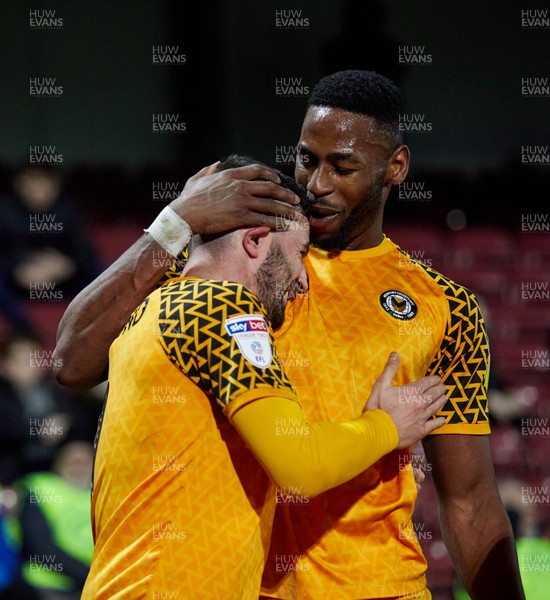110120 - Scunthorpe United v Newport County - Sky Bet League 2 -  Padraig Amond celebrates his winning goal with team mate Tristan Abrahams