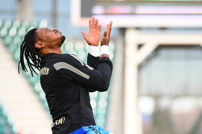 180125  Section Paloise v Ospreys, EPCR Challenge Cup - Daniel Kasende of Ospreys during warm up 