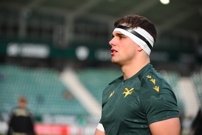 180125  Section Paloise v Ospreys, EPCR Challenge Cup - Lewis Lloyd of Ospreys during warm up 